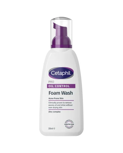 Envase con dosificador de espuma de Cetaphil PRO Oil Control Espuma Limpiadora sobre fondo blanco