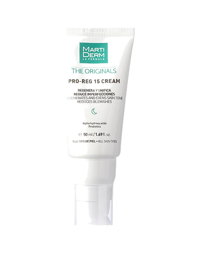 Envase de Pro-Reg 15 Cream sobre fondo blanco