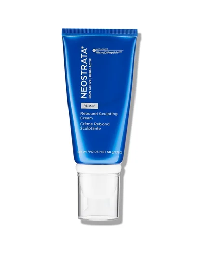 Envase de Skin Active Rebound Sculpting Cream sobre fondo blanco