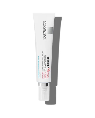 Envase de Redermic Retinol Crema sobre fondo blanco