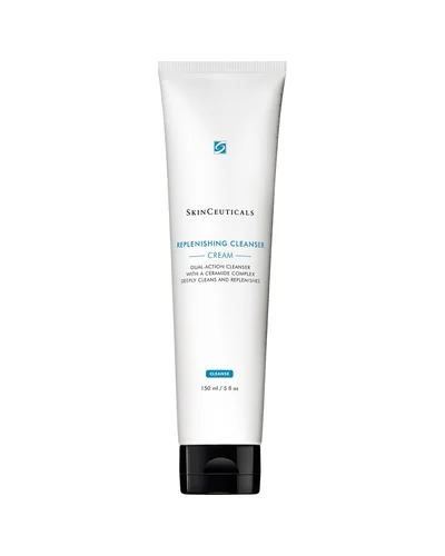 Envase de Replenishing Cleanser sobre fondo blanco