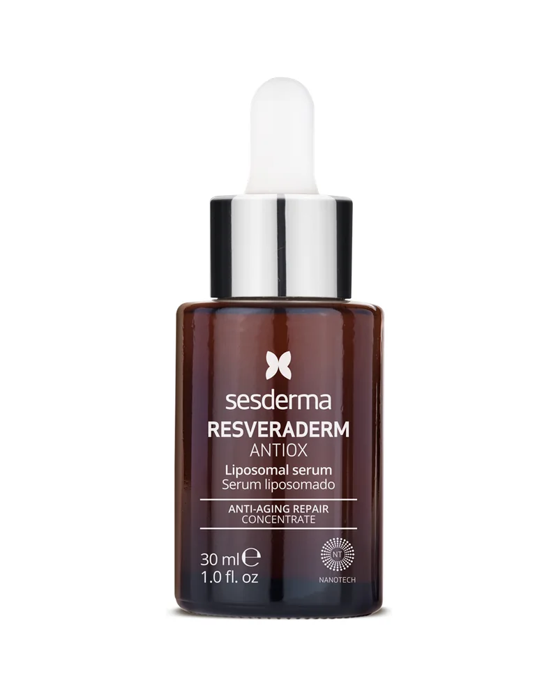 Envase de Resveraderm Liposomal Serum sobre fondo blanco