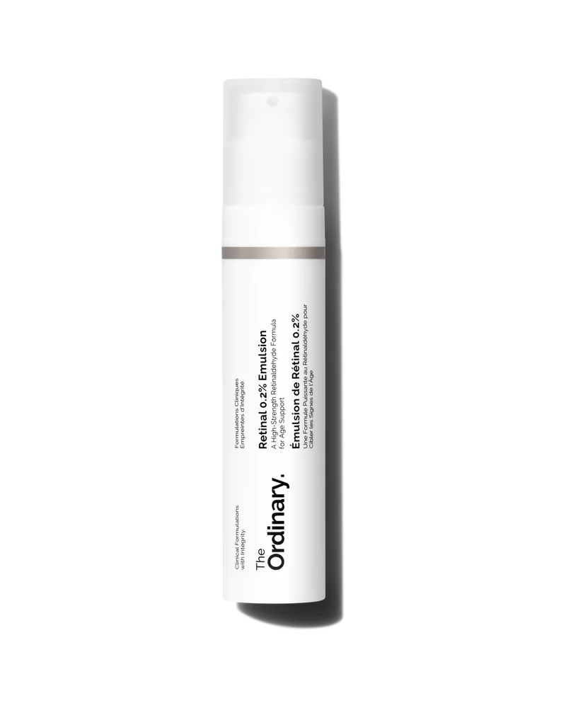 Envase de Retinal 0.2% Emulsion sobre fondo blanco