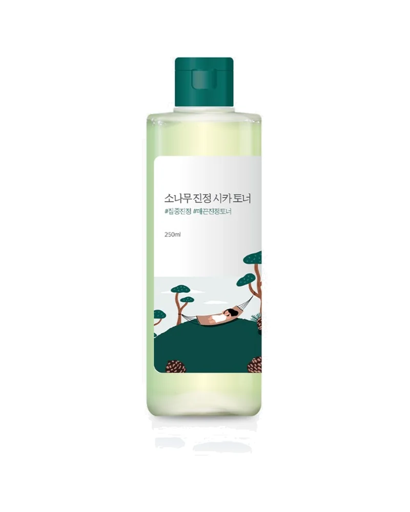Envase de Pine Calming Cica Toner sobre fondo blanco