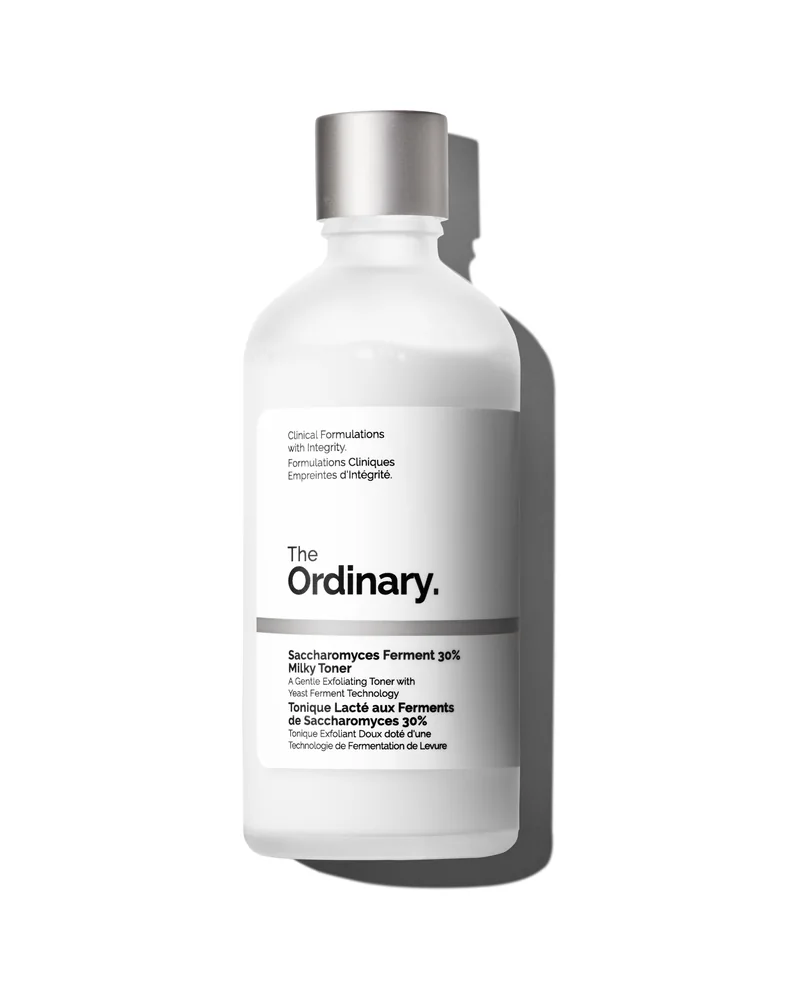 Envase de Saccharomyces Ferment 30% Milky Toner sobre fondo blanco