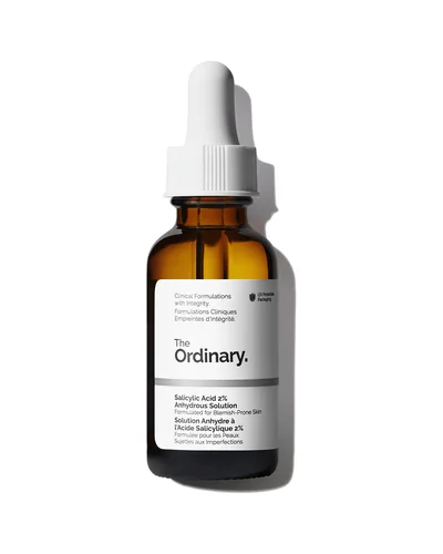 Envase de Salicylic Acid 2% Anhydrous Solution sobre fondo blanco