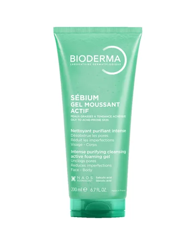Envase de Sébium Gel Moussant Actif sobre fondo blanco