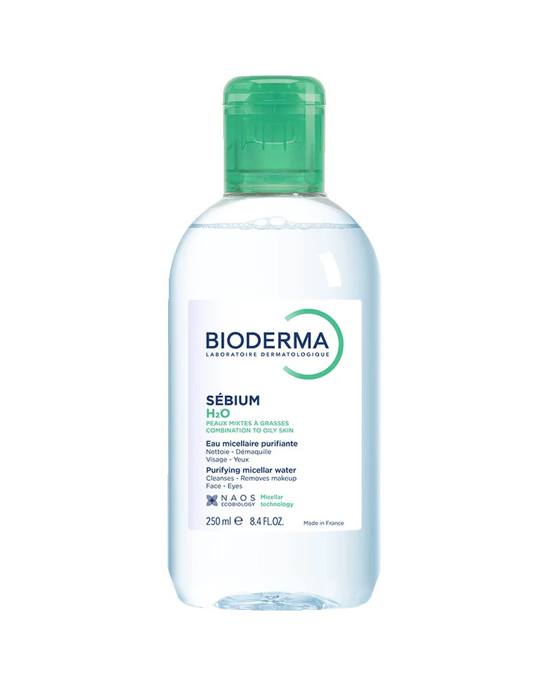 Envase de Sébium H2O sobre fondo blanco
