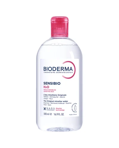 Envase de Sensibio H2O sobre fondo blanco