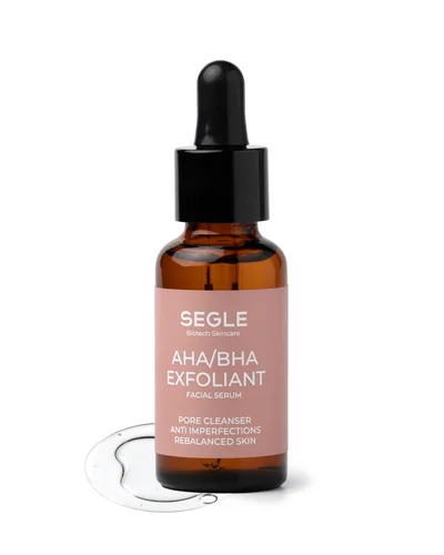 Envase de Sérum Exfoliante AHA/BHA sobre fondo blanco