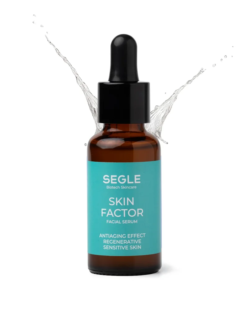 Envase de Sérum Skin Factor sobre fondo blanco