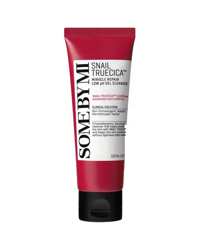 Envase de Snail Truecica Miracle Repair Low pH Gel Cleanser sobre fondo blanco