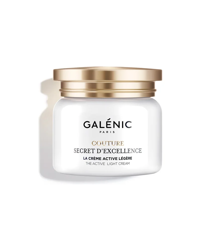 Tarro de The Active Light Cream sobre fondo blanco