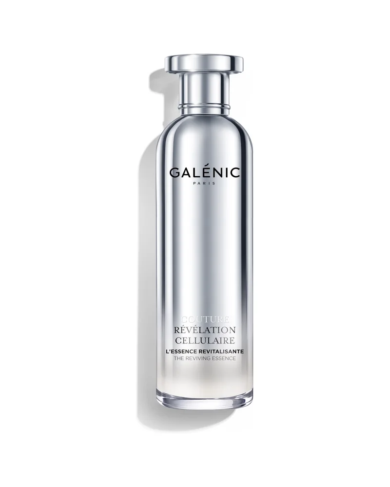 Frasco de The Reviving Essence sobre fondo blanco
