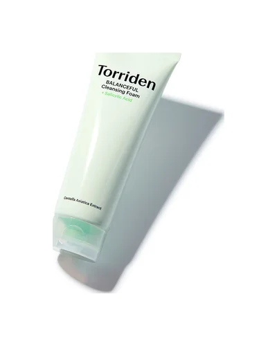 Envase de Balanceful Cleansing Foam sobre fondo blanco