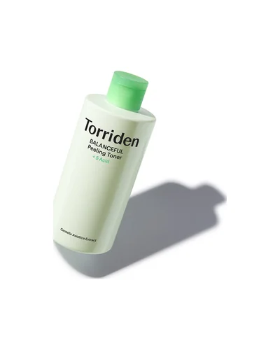 Envase de Balanceful Peeling Toner sobre fondo blanco