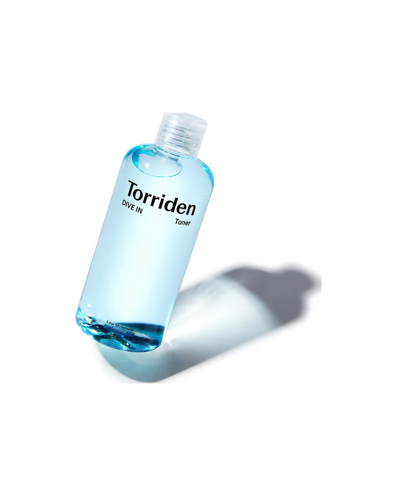 Envase de Dive In Toner sobre fondo blanco