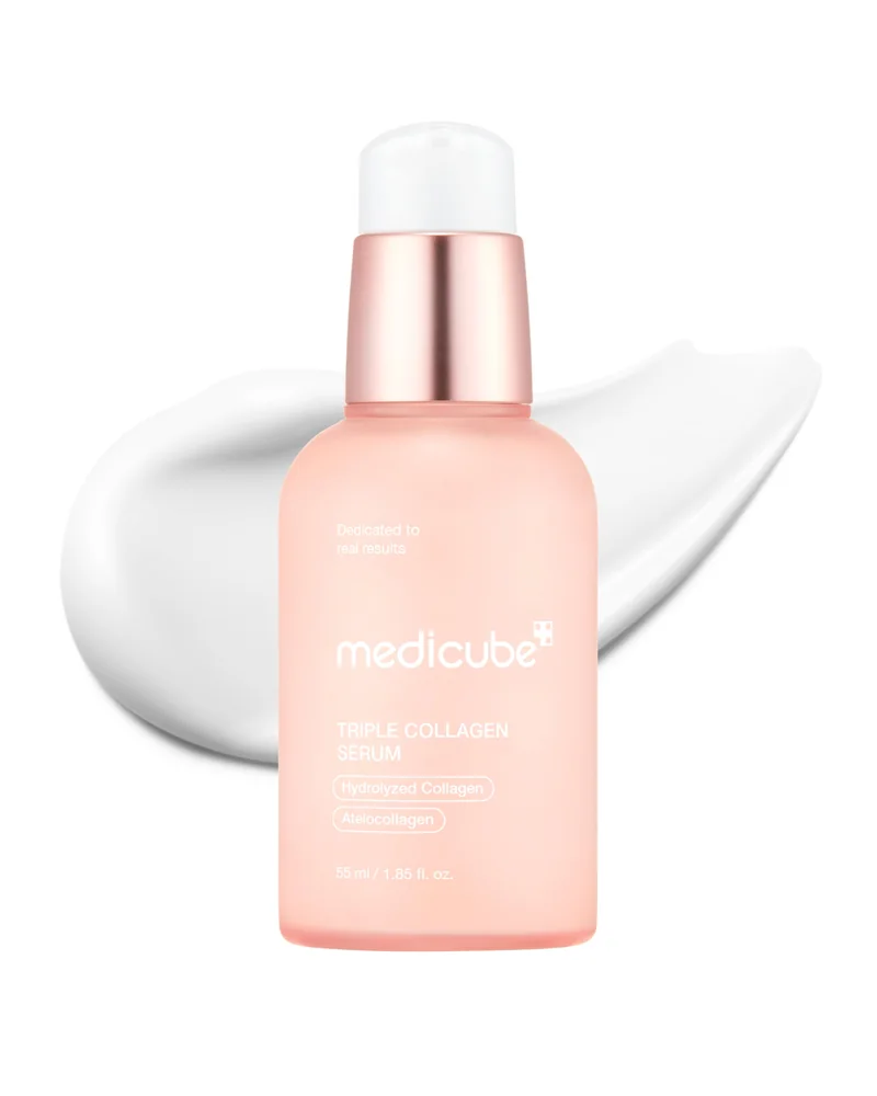 Frasco de Triple Collagen Serum sobre fondo blanco, con una mancha de textura blanca detrás