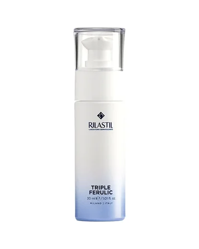 Envase de Triple Ferulic de Rilastil sobre fondo blanco