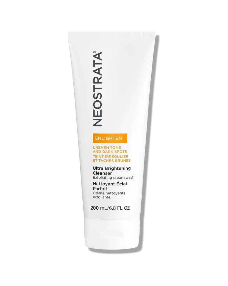 Envase de Enlighten Ultra Brightening Cleanser sobre fondo blanco