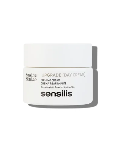 Envase de Upgrade Day Cream sobre fondo blanco