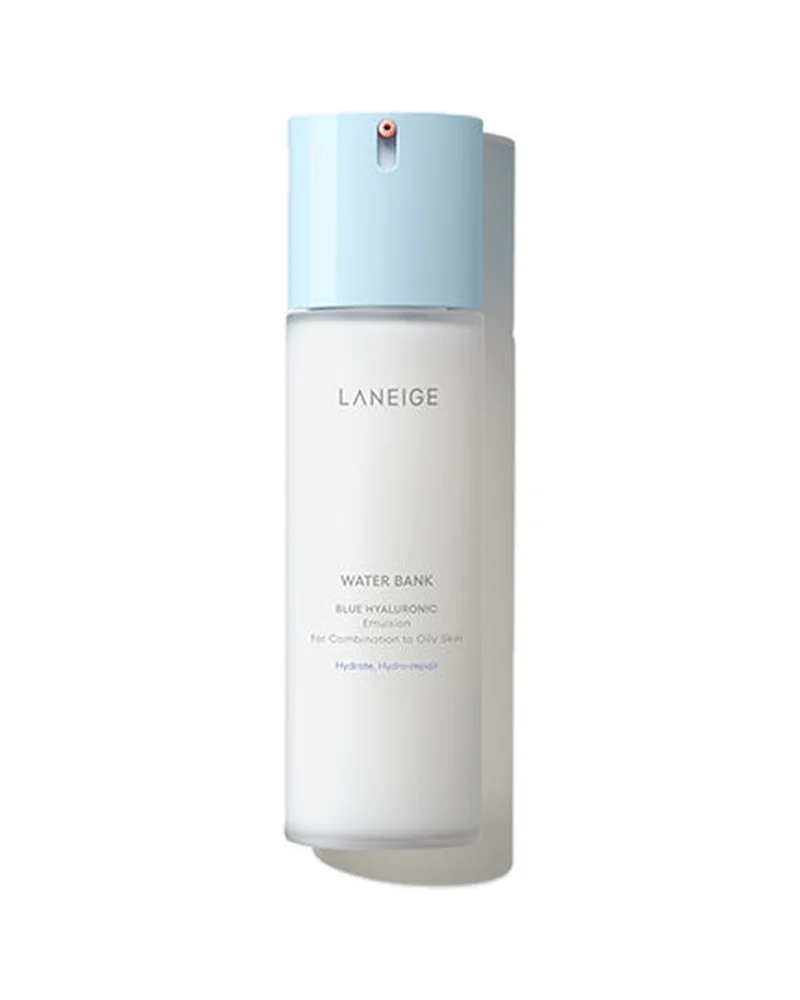 Frasco con dosificador de Water Bank Blue Hyaluronic Emulsion para piel mixta a grasa sobre fondo blanco