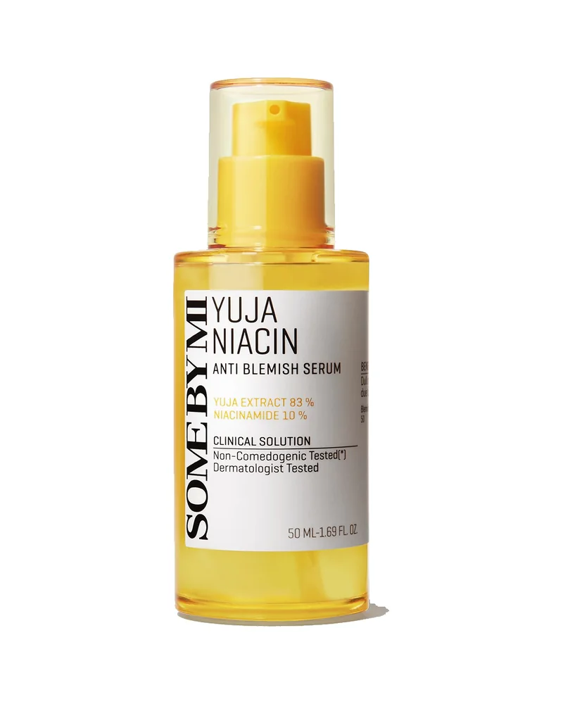 Envase de Yuja Niacin Anti-Blemish Serum sobre fondo blanco