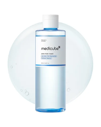 Botella de Zero Pore Toner sobre fondo blanco, con una burbuja de agua detrás